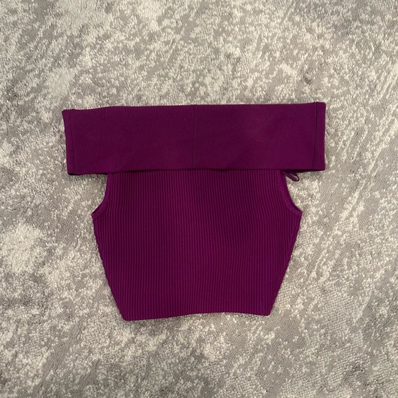 Aritzia Babaton Sculpt Knit off shoulder cropped tank - Picture 2 of 3